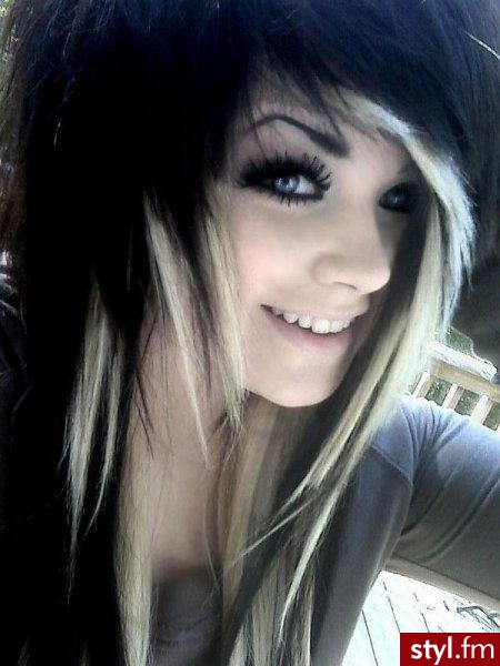 Taryn Elizabeth - EMO Alternatywne Średnie Fryzury