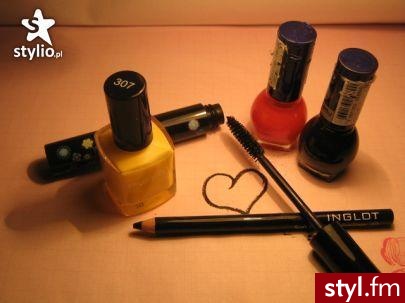 kredka do oczu - inglot
tusz do rzęs - avon
żółty lakier do paznokci - inglot
czarny lakier do paznokci - miss sporty
różowy lakier do paznokci - miss sporty - Misz-masz