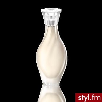 ORIFLAME CHIFFON OKAZJA!. Zapach, który muska skórę niczym zmysłowy szyfon. Otwierają go subtelne, ciepłe akordy drzewa cedrowego przeplatające się ze słodkim, kwiatowym zapachem tuberozy. Charakteru dodają intensywne nuty geranium, dojrzałej śliwki i yla - Misz-masz