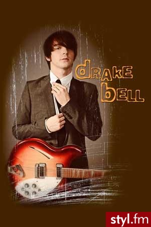 Drake Bell. kto go lubi reka w gore xD ; ) - Średnie Męskie Fryzury