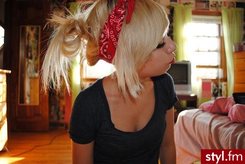 Blond Rozpuszczone Proste z grzywką Na co dzień Średnie Fryzury