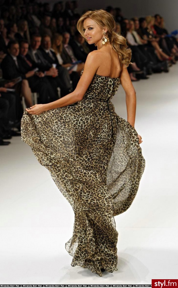 Sukienki Moda