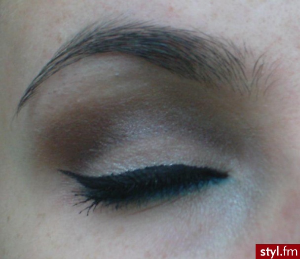 inspirowany: <a href="http://styl.fm/makijaze/dzienne/makijaz1181037.htm" rel="external">http://styl.fm/makijaze/dzienne/makijaz1181037.htm</a> - Dzienne Makijaże