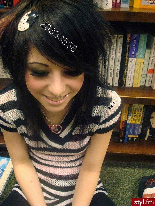 (\",) - EMO Alternatywne Średnie Fryzury