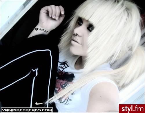 Madz Forsaken - EMO Alternatywne Średnie Fryzury