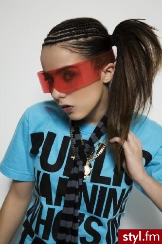 nie wiem jak wy ale ja ją uwielbiam <3
Lady Sovereign - Średnie Fryzury