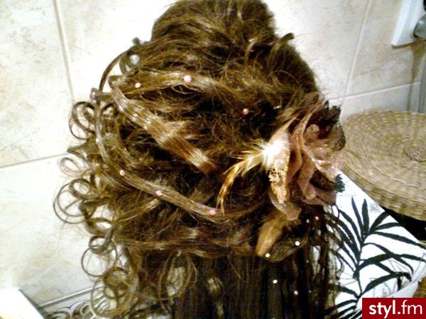 .. - Wieczorowe Średnie Fryzury