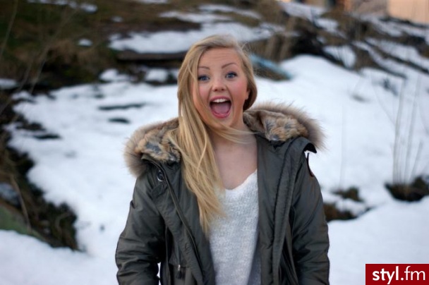 Blond Rozpuszczone Proste Na co dzień Średnie Fryzury
