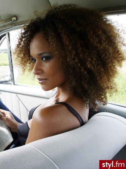 afro - Kręcone Na co dzień Średnie Fryzury