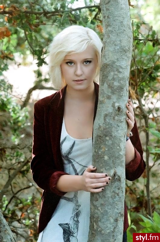 Krótkie blond włosy - Krótkie Fryzury