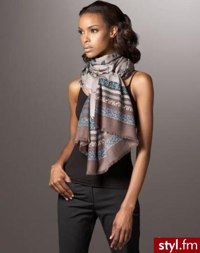 Szal Loro Piana. Szal Loro Piana. Cena: $995, około 3 320 zł Kupisz w sklepie Bergdorf Goodman. Sklep dopuszcza możliwość transportu
zamówionych przedmiotów do Polski
, ale wymaga to uprzedniego omówienia szczegółów w rozmowie telefonicznej
. - Pozostałe Dodatki Moda