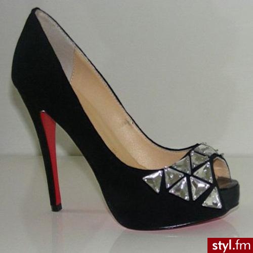 christian louboutin. Zdjęcie dodane do bazy zdjęć Stylera - Styler