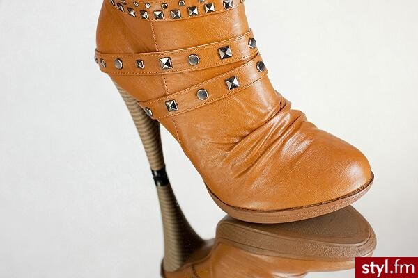 butki. właśnie zakupiłam te karmelowe na allegro za śmieszne pieniądze :)   obcas - 11cm - Pozostałe Buty Moda