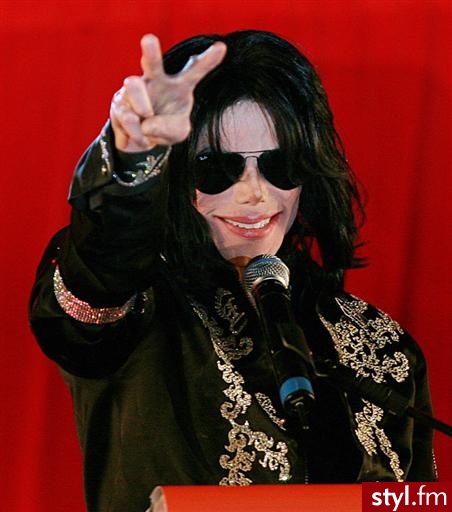 No i stało się król popu  Michael Jackson nie żyle :(

[ * ][ * ][ * ]   (...) - Pozostałe Ciuchy Moda