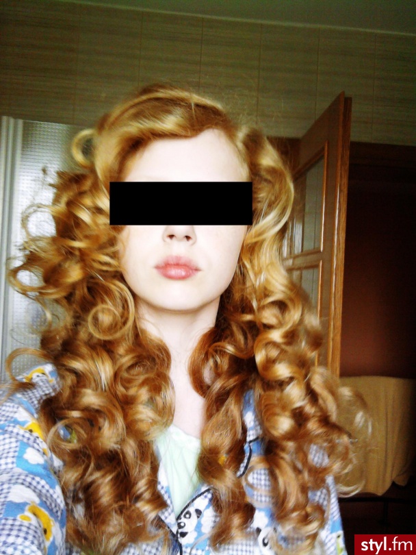 złotowłosa. ;) - Blond Rozpuszczone Kręcone Na co dzień Długie Fryzury