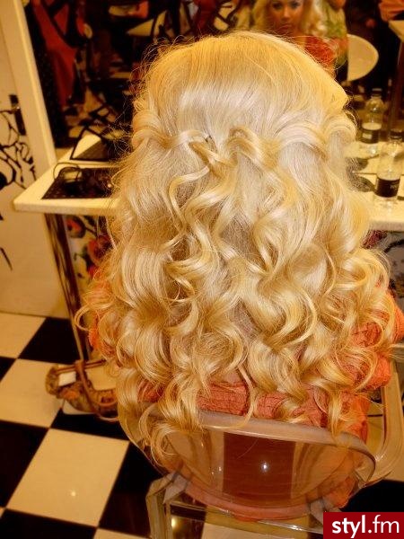 Blond Rozpuszczone Kręcone Na co dzień Długie Fryzury