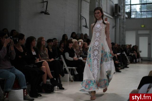 Sukienki Moda