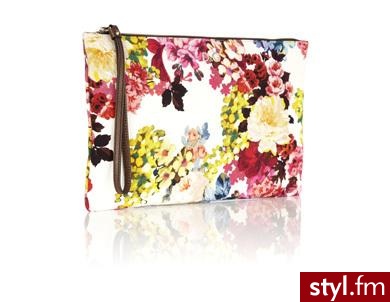 D&G. Wymiary: 36 cm (długość), 23 cm (wysokość), 2 cm (szerokość).
Cena: 234 euro
, czyli około 936 zł
Kupisz w sklepie
My Wardrobe. - Pozostałe Torebki Moda