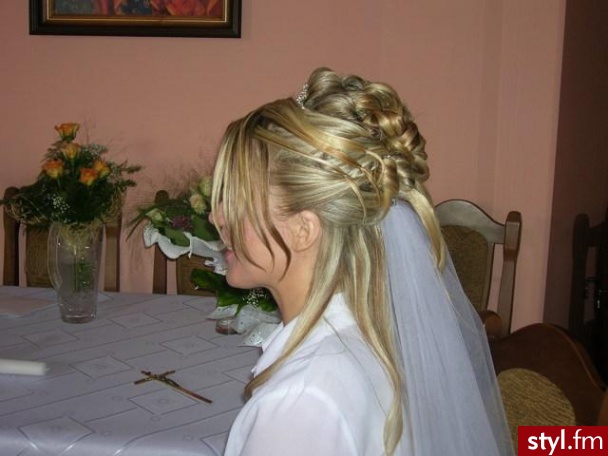 Ślubne Średnie Fryzury