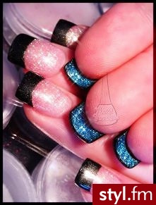 https://www.facebook.com/pages/Blondi-Nails/401325363307849 - Paznokcie