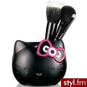 Zestaw do makijażu z Helo Kitty w roli głownej ;) - Makijaże