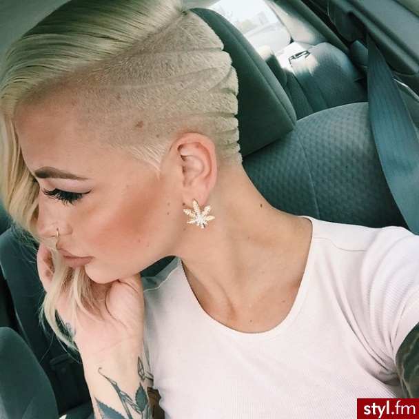 Blond Rozpuszczone Proste Na co dzień Średnie Fryzury