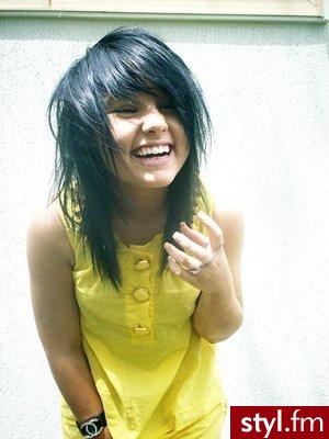 Model; Brookelle Bones McKenzie. - EMO Alternatywne Średnie Fryzury