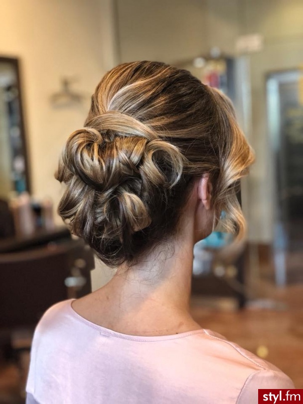 https://forhair.salon/ - Blond Upięcie Kręcone Ślubne Średnie Fryzury