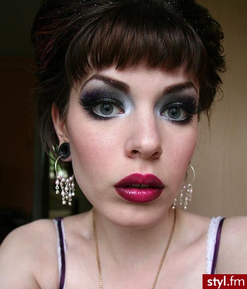 makijaż. # Viva la Diva lipstick - "25"
# Maybelline Moisture Extreme Lipstick - Fuchsia "04G" - Makijaże