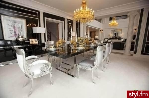 Ten elegancki apartamentkosztuje około 15 milionów dolarów. Zajmuje powierzchnię 900 m2. Znajduje się w jednym z najdroższych kompleksów mieszkalnych Szanghaju - Thomson Riviera. - Mój pokój Wnętrza