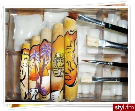 egipski wzorek farbkami akrylowymi - Paznokcie