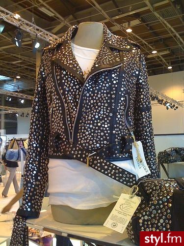 Jeżeli zdjęcie znajduje się już w galerii poproszę o link - Pozostałe Ciuchy Moda