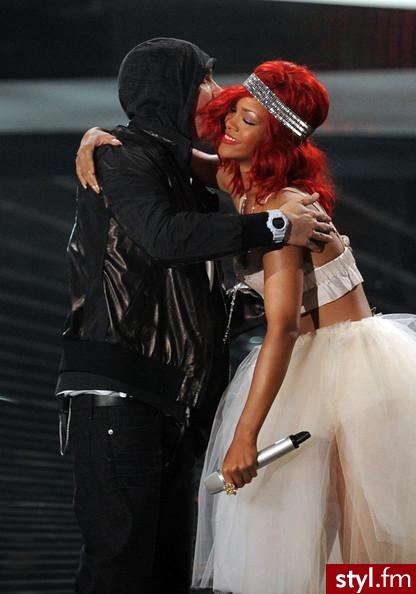 Rihanna & Eminem. 2010 MTV Video Music Awards - Show - Moda uliczna Inne Moda