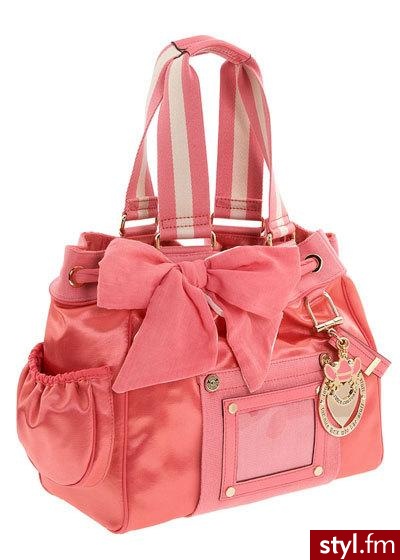 Nie przepadam za różem, za to uwielbiam kokardy ;) Dlatego postanowiłam pokazać Wam i taką torbę od Juicy Couture. Cena: $228! - Pozostałe Torebki Moda
