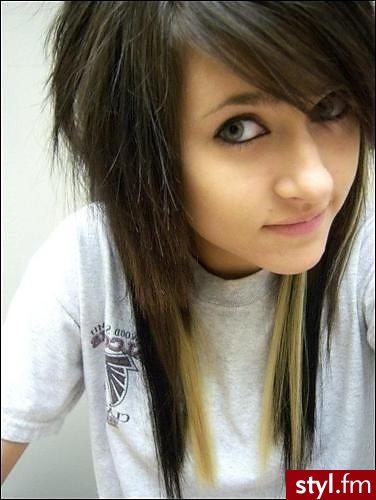 Re:Re:. Fajne. .;* - Średnie Fryzury