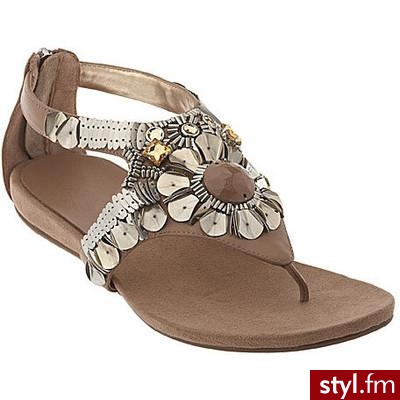 Nine West Hungonyou Embellished Sandal Flat Back Zipper (BLA... - Polyvore. Pobrano ze strony: http://www.polyvore.com/nine_west_hungonyou_embellished_sandal/thing?id=17552708 - Pozostałe Buty Moda
