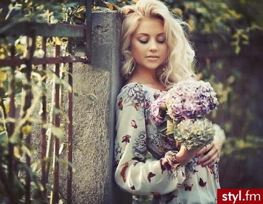 Blond Rozpuszczone Kręcone Na co dzień Długie Fryzury