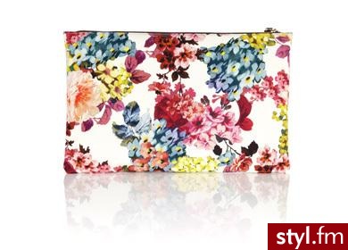 D&G. Wymiary: 36 cm (długość), 23 cm (wysokość), 2 cm (szerokość).
Cena: 234 euro
, czyli około 936 zł
Kupisz w sklepie
My Wardrobe. - Pozostałe Torebki Moda