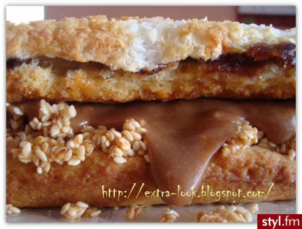 ciasto sezamowo- chałwowe

http://extra-look.blogspot.com/2013/03/w-swiatecznym-klimacie-ciasto-sezamowo.html - Kuchnia