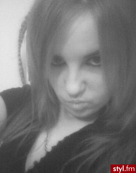 ; > - Średnie Fryzury