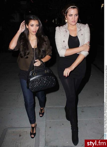 Kim & Khloe Kardashian - Moda uliczna Inne Moda