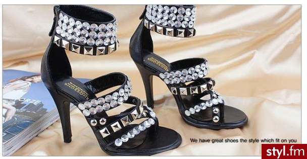 http://moda.allegro.pl/item834049552_hit_balmain_buty_gwiazd_musisz_je_miec_doda_roz_38.html - Pozostałe Buty Moda