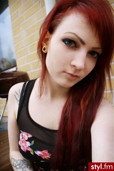 Brązowe Rozpuszczone Proste z grzywką Na co dzień Średnie Fryzury