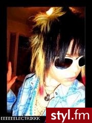 Fryzzzzzzzzzzzzzzz emo i tyle krótko trzeba! - EMO Alternatywne Średnie Fryzury
