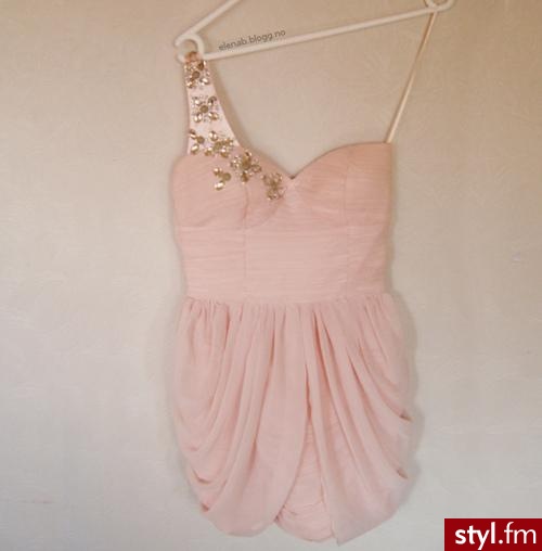 Sukienki Moda