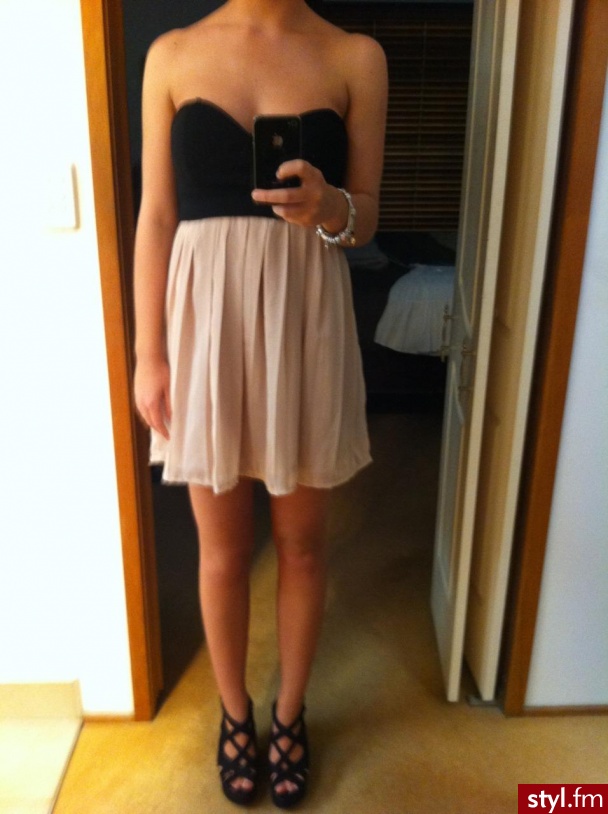 Sukienki Moda
