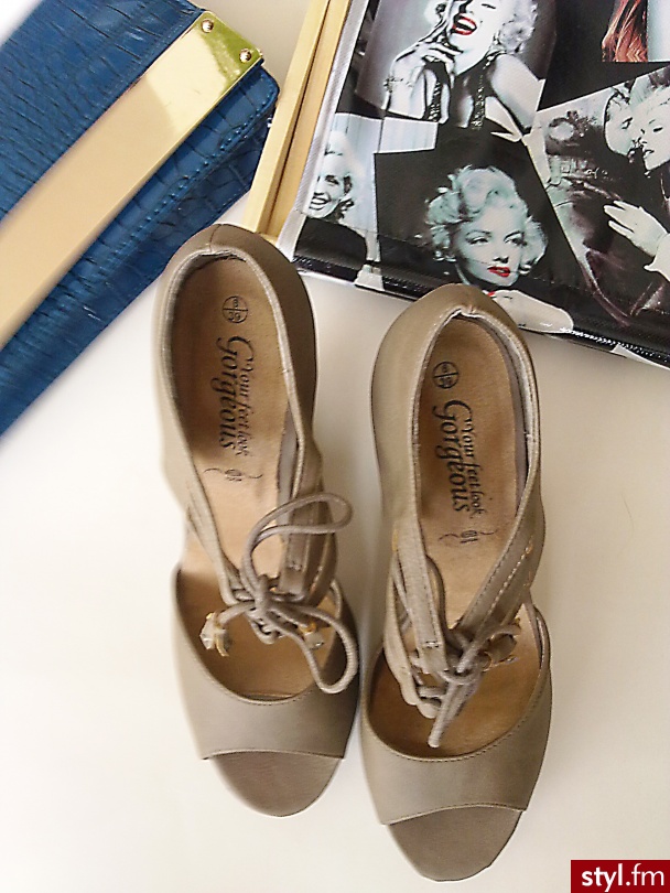 New Look  na nowy luk - Koturny Buty Moda