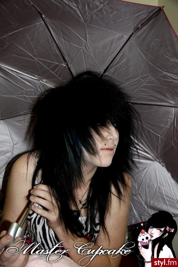 (\",) - EMO Alternatywne Średnie Fryzury