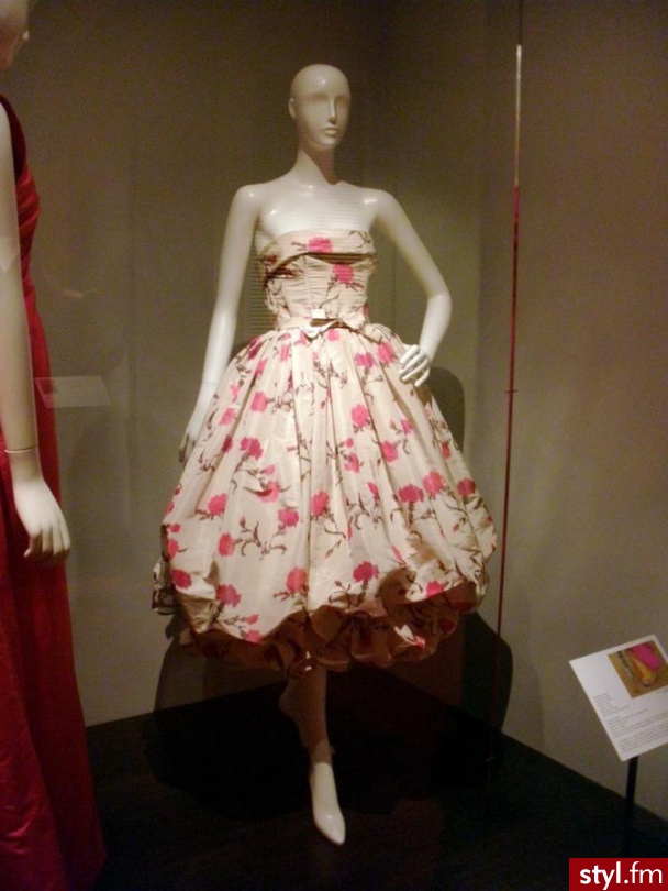 Sukienki Moda