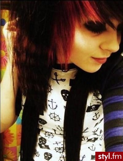 to nie moja fotka ^^ jeżeli to zdjecie znajduje sie juz w galerii prosze napisac, to usune xd - EMO Alternatywne Średnie Fryzury